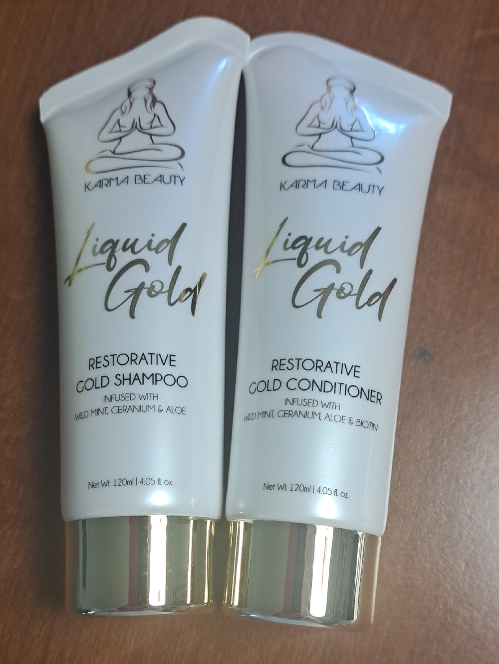 Liquid Gold Restorative Shampoo - White